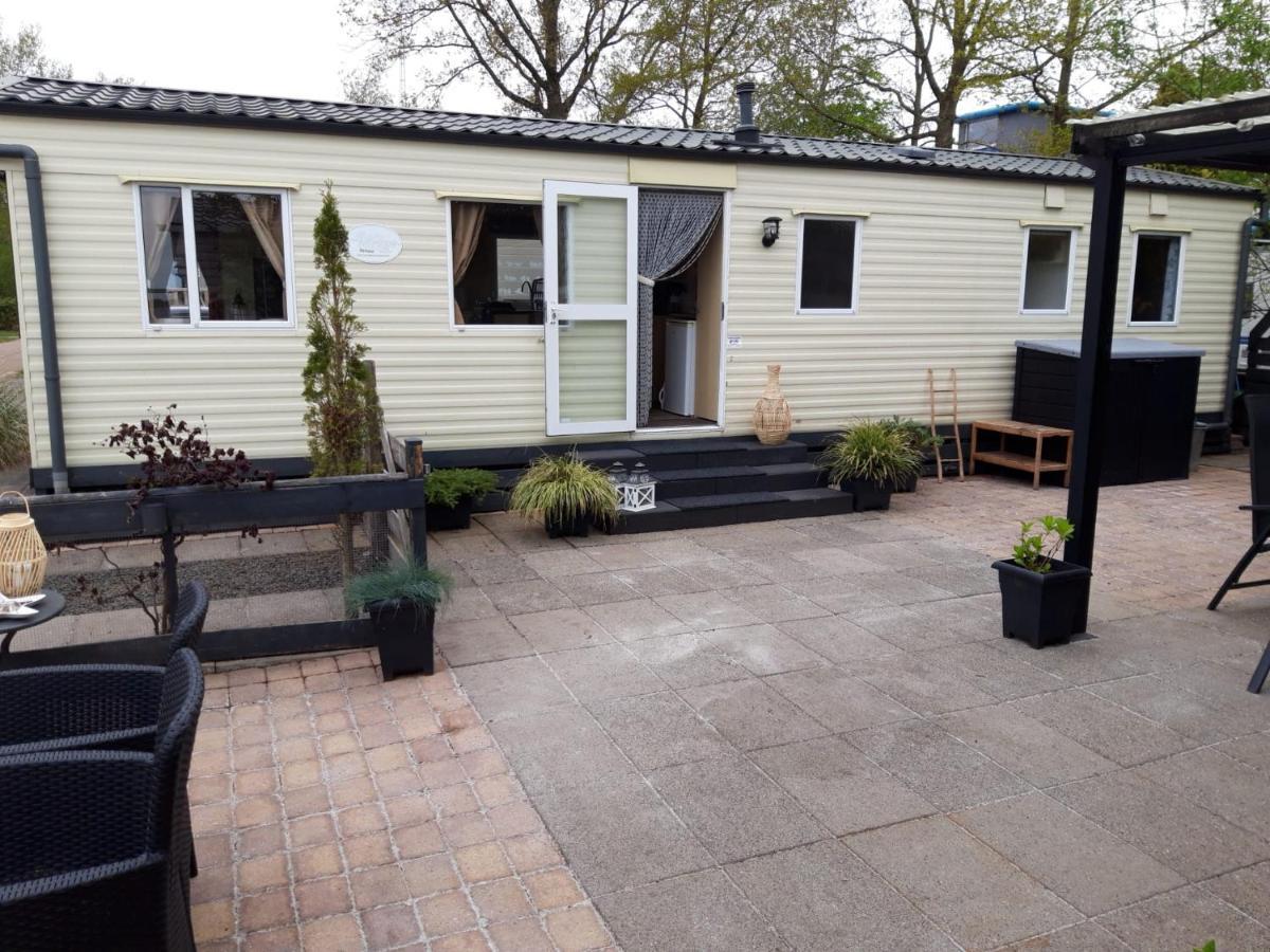 Ús twadde plakje op vakantiepark bergumermeer Suameer Buitenkant foto